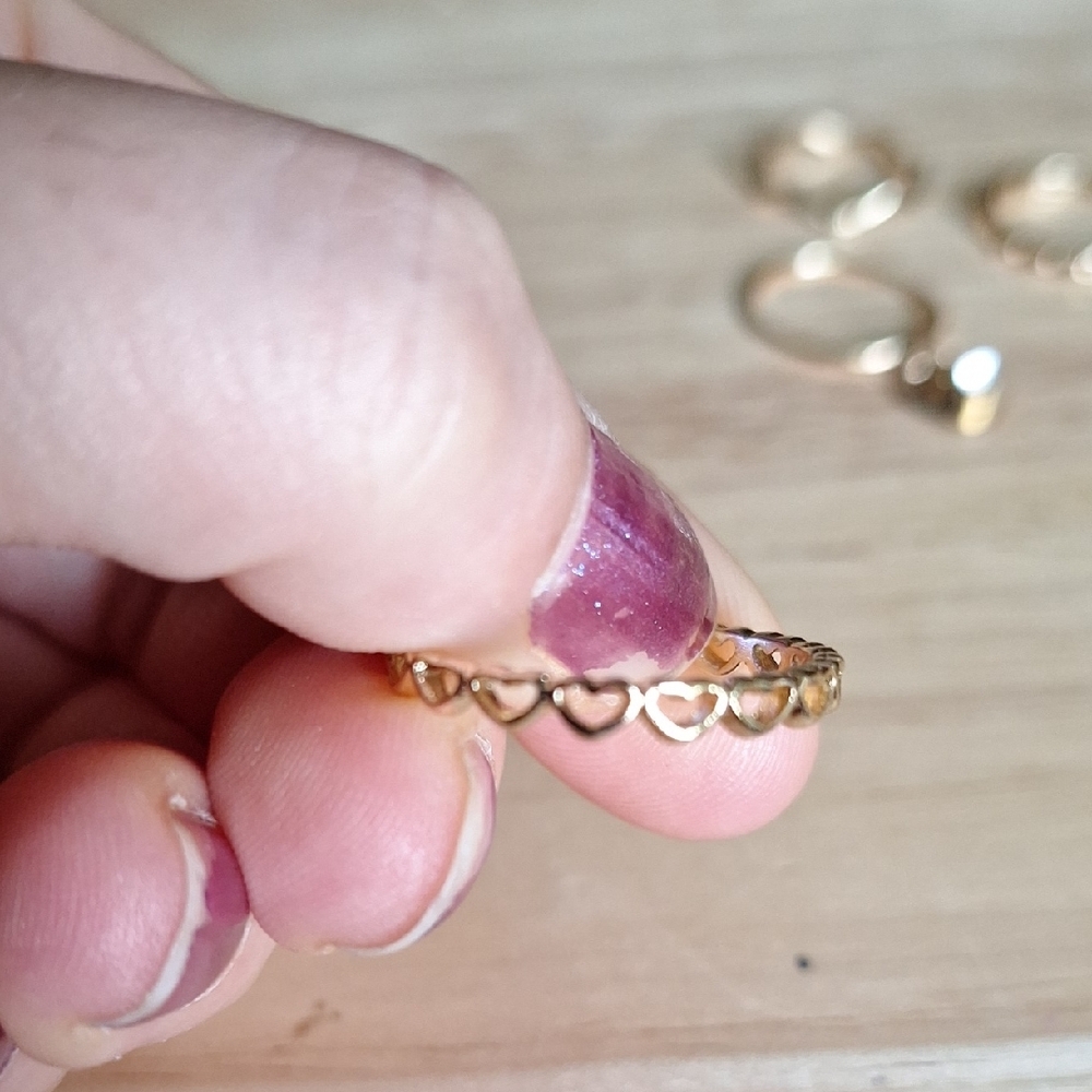Vintage-Style Gold-tone Ring Set with Crown Design - Picture 3 of 8
